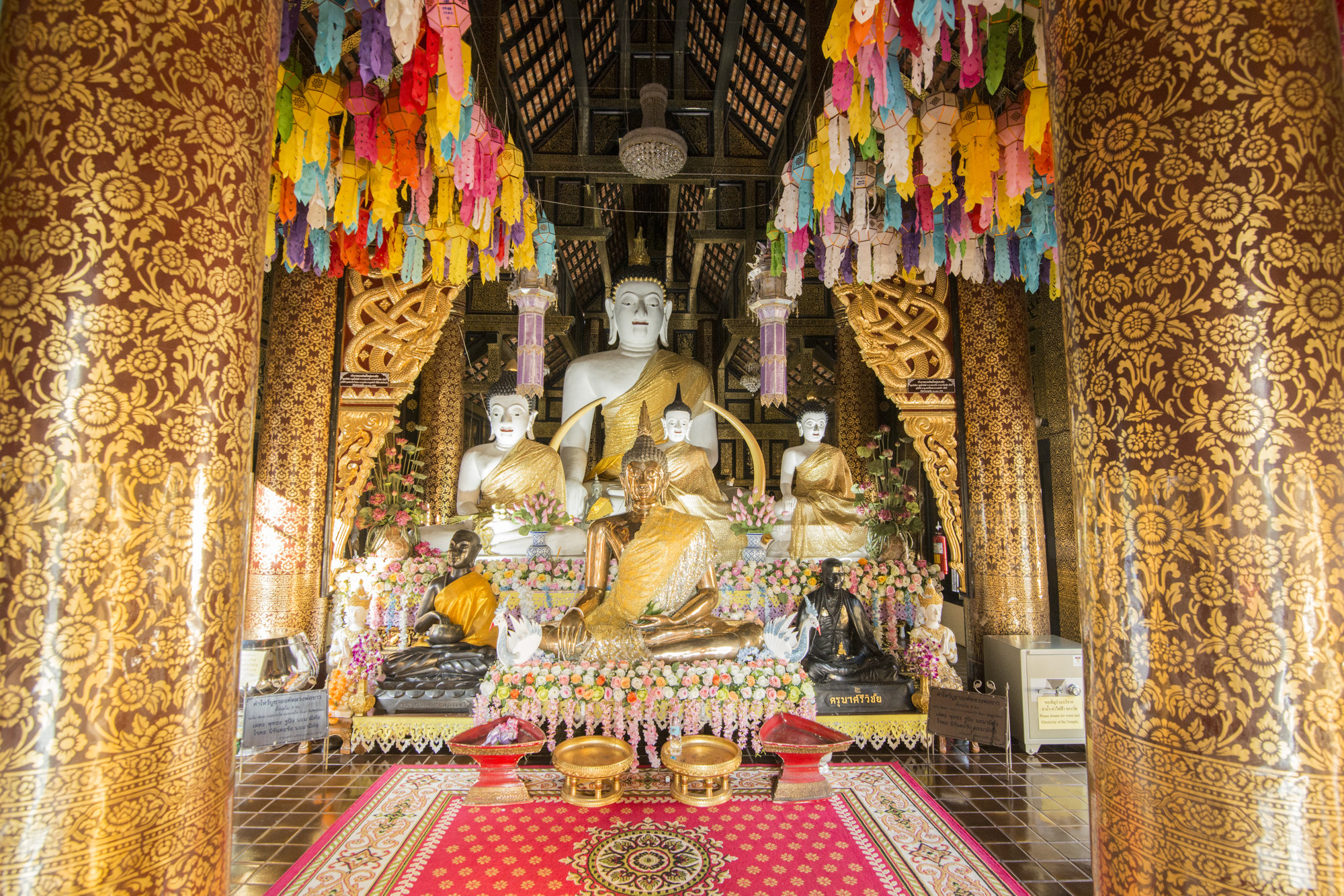 Buddhafigur Luang Pho Khao Wat Inthakhin