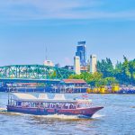 Saphan Phut i Bangkok over Chao Phraya-floden