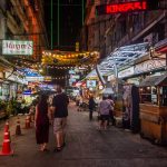 Sukhumvit Soi 11 om aftenen i Bangkok